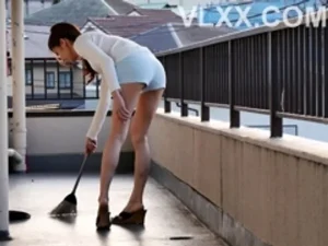 Đưa cô bạn vú bự về nhà khi đi họp lớp