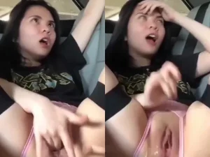 Đang ngủ thì bị cô em gái tụt quần… bú cu